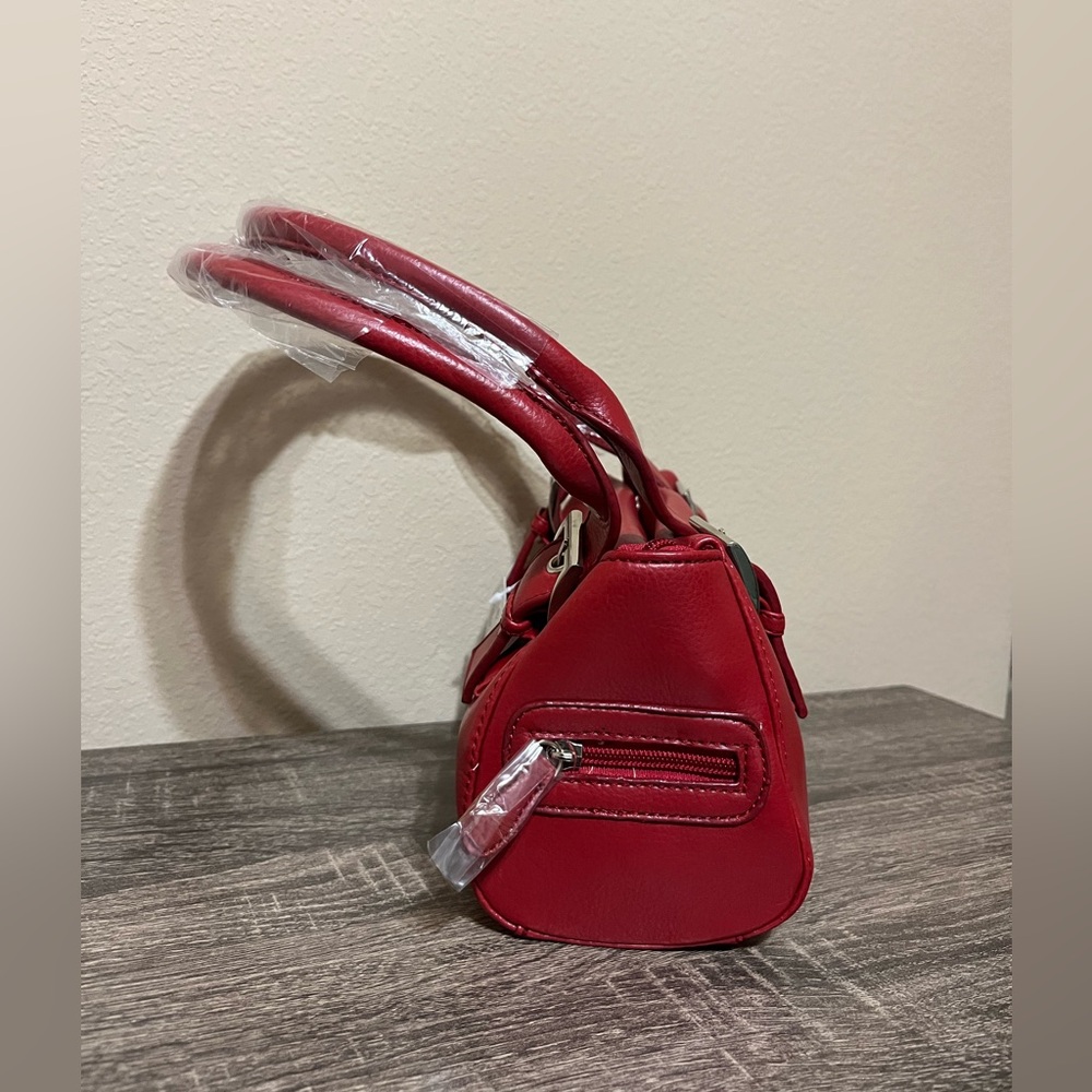 Red Shoulder Bag and Wallet Set - Picture 3 of 11